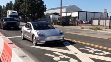 Tesla predao prvim kupcima električne automobile Model 3