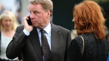 Bizarna nesreća; Harry Redknapp zamalo autom pregazio suprugu