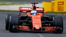 Alonso vozi kao zvijer i očajnički pokušava samog sebe – prodati!