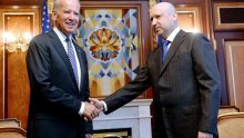 Biden nudi pomoć Kijevu, osuđuje korupciju