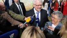 Situacija crna, a Josipović daje optimistične izjave