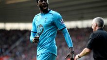 Adebayor dotukao Lovrena i njegove 'svece'