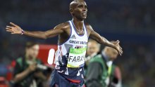 Čudesni Mo Farah pao, a zatim u finišu slomio sve rivale