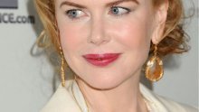 Nicole Kidman pali vatru seksi porukicama