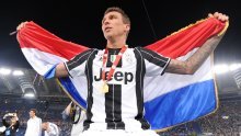 Mario Mandžukić - u furioznom naletu kakav nam treba i na Euru