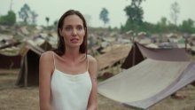 Angelina Jolie i djeca najeli se tarantula i škorpiona