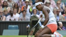 Novo wimbledonsko čudo, Serena na koljenima