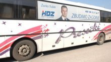 Roditelji osnovaca skinuli su političku reklamu s autobusa