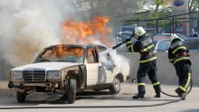 Gorjeli automobili na parkiralištu kod zadarske bolnice