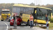 Jedna osoba poginula u sudaru autobusa i automobila