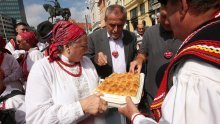 Bandić se zalaufao: Majkama s troje djece nudi plaću