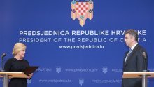 Dok predsjednica proziva veleposlanike za izdaju države, Plenković i Stier šute