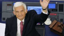 Buzek se ne želi izjasniti o slovensko-hrvatskom sporu