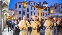 Tradicionalna procesija Gradom s relikvijom drveta Isusovog križa