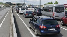 Na Macelju vozači automobila čekaju 45 minuta, a na Bregani pola sata