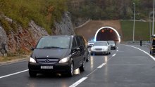 Jaki vjetar i prometna nesreća otežavaju promet na autocestama A6 i A3