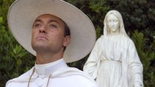 'Mladi Papa' Jude Law volio bi susresti papu Franju