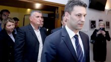 Most napao Plenkovića: Odgađanjem glasovanja o ministrima kršite Ustav; kriminal u Agrokoru zaštićen