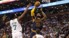 LeBron James 'pomeo' Boston Celticse i srušio rekord star 30 godina