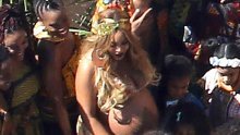 Beyonce pokazala goli trudnički trbuh