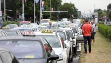 Stižu kazne taksistima koji su zakrčili Vukovarsku buneći se protiv Ubera