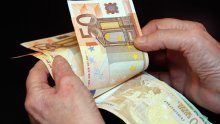 Euro u odnosu na dolar na najvišoj razini u dvije i pol godine