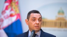 Srpski ministar obrane: Vučić ne treba ići u Hrvatsku, tamo će ga na trgovima dočekati ustaše