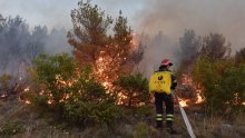 [VIDEO] Moguće je da se plamen ponovo razbukta, ali ne bi trebalo biti veće opasnosti