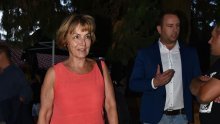 Vesna Pusić totalno je chic, a pomažu joj srebrne cipele i - pas