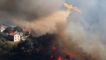 Vatrogasci obranili kuće u selu Gardun kod Trilja