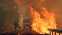 Zbog požara kod Đevrsaka evakuirano 12 osoba iz sela Pavići