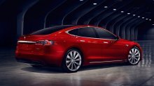 Tesla povlači 123.000 vozila zbog greške