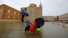 Dok su neki zbog poplave izgubili živce, drugi su samo napuhali luftiće