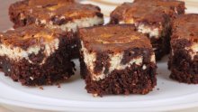 Nemoguće je odoljeti cheesecake brownies kockama