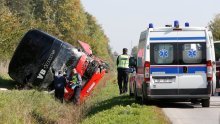 Autobus pun djece sudario se s automobilom kod Slavonskog Broda; petero zadržano u bolnici