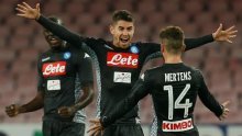 Napoli još uvijek ne zna za poraz, Romi rimski derbi