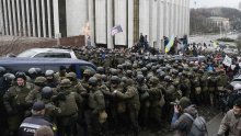 [VIDEO] Pogledajte kako su prosvjednici oslobodili bivšeg gruzijskog predsjednika iz policijske marice