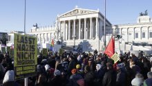 Žestok prosvjed protiv nove austrijske vlade, radili vodeni topovi: 'Ne želimo nacističke svinje'