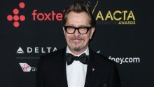 Nakon četiri propala braka i problema s alkoholom Gary Oldman vraća se na velika vrata