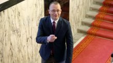 Hasanbegović na Frljićevoj predstavi: Zanimalo me kako na sceni izgleda moj lik sa svinjskom glavom