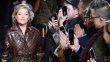 Neuništiva Kate Moss proslavila 44. rođendan i ponovno prošetala modnom pistom