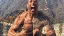 Dwayne Johnson fleksao na Kineskom zidu