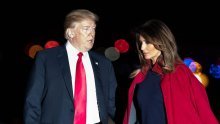 Još uvijek je ljuta: Melania Trump kamena lica odmarširala brzinom munje