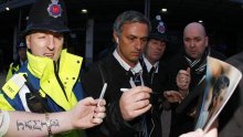 Mourinho pod istragom zbog udaranja navijača