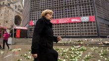 Merkel obećala da će ostati do kraja bez obzira na pobunu u stranci