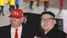 Povijesni susret: Zaštitari odveli Trumpa i Kim Jong Una