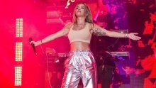 Priština na nogama: Rita Ora pjevala pred 300.000 Kosovara