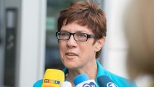 Merkel je odabrala svoju nasljednicu - evo tko je Annegret Kramp-Karrenbauer