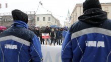 Prosvjed radnika sisačke rafinerije zbog zatvaranja postrojenja, Uprava tvrdi da smanjuje gubitke