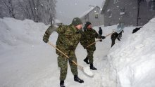 Vojska i dalje na terenu: Čiste nanose, krče puteve do zabačenih mjesta